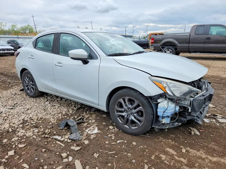 2019 TOYOTA YARIS LE  