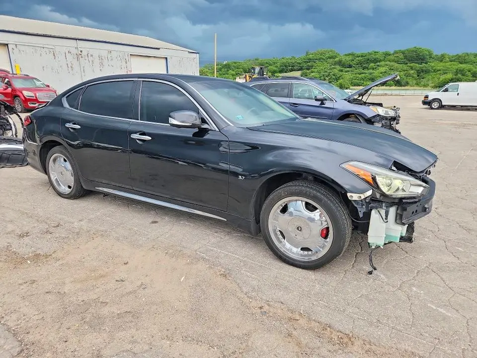 2016 INFINITI Q70L 3.7  