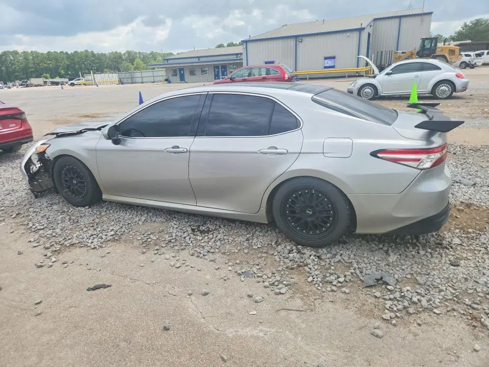2018 TOYOTA CAMRY XLE  