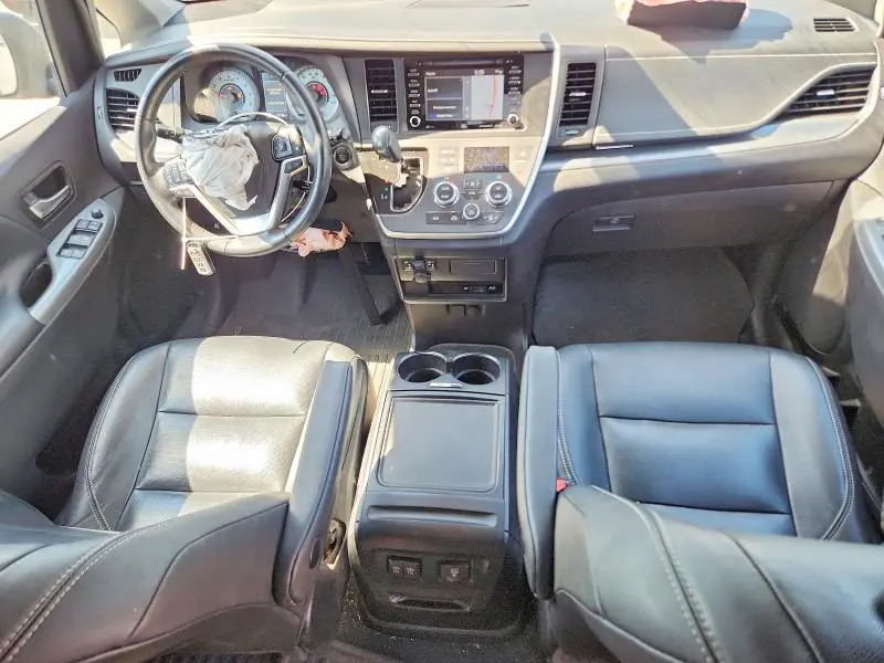 2020 TOYOTA SIENNA SE PREMIUM 8-PASSENGER  