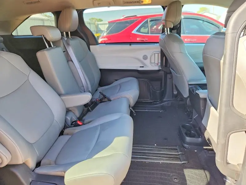 2025 TOYOTA SIENNA XLE 8-PASSENGER  