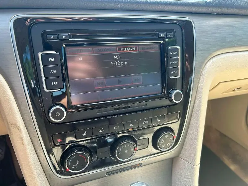 2014 VOLKSWAGEN PASSAT SE  