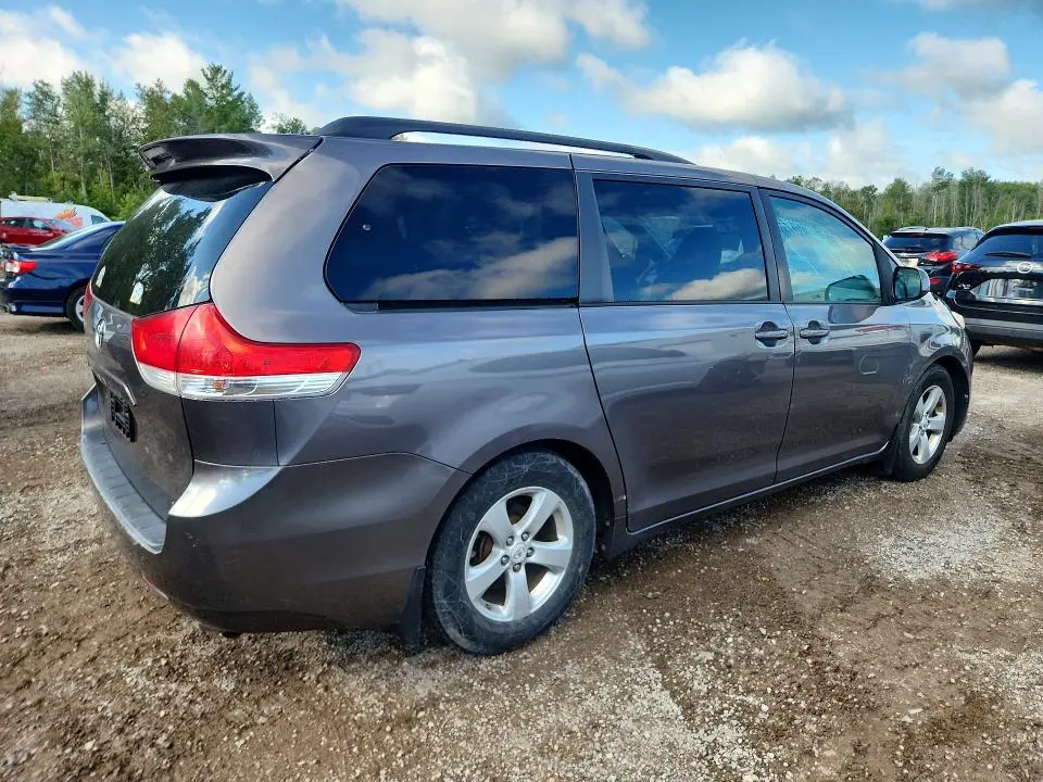 2011 TOYOTA SIENNA LE  