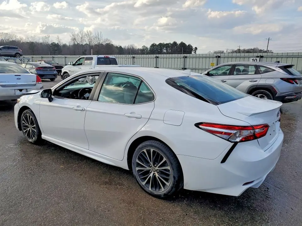 2020 TOYOTA CAMRY SE  