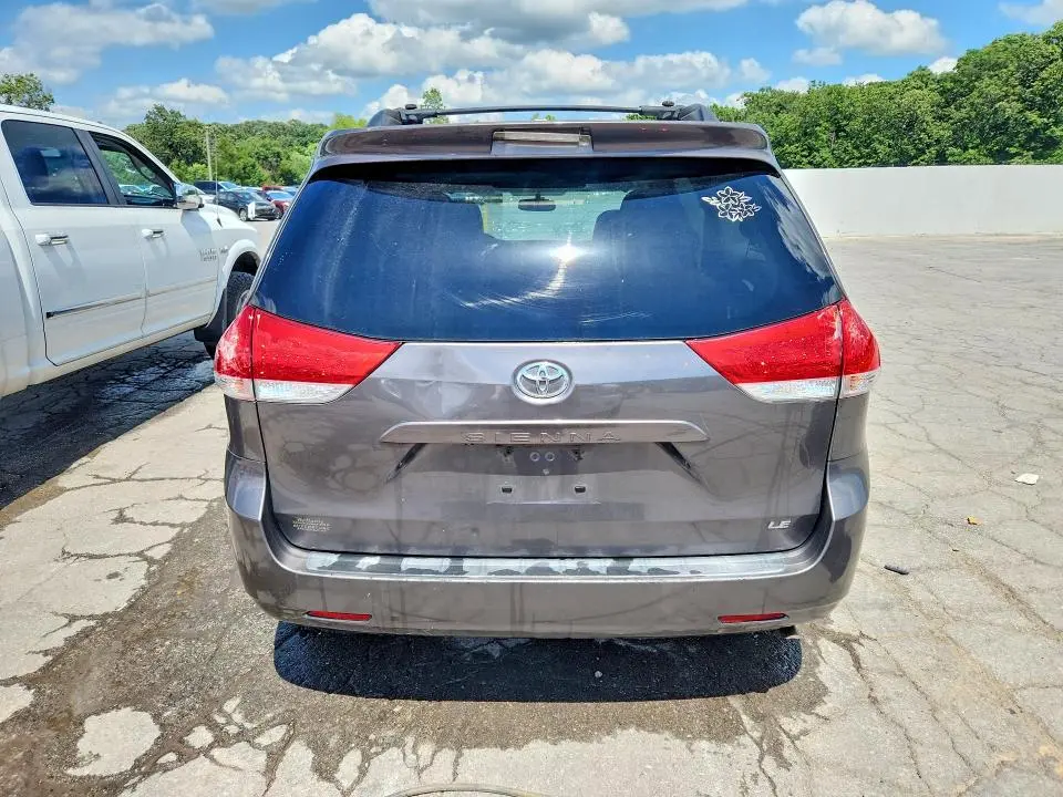 2012 TOYOTA SIENNA LE  