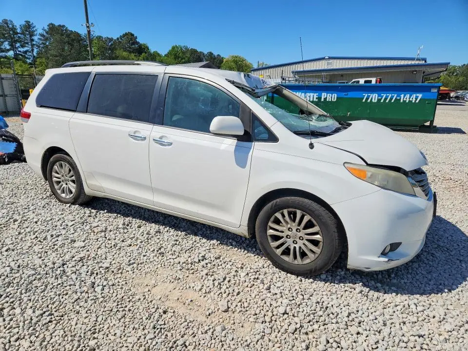 2013 TOYOTA SIENNA XLE 8-PASSENGER  