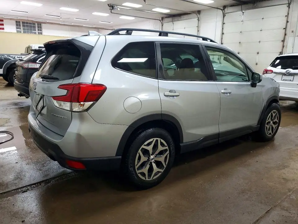 2022 SUBARU FORESTER PREMIUM  