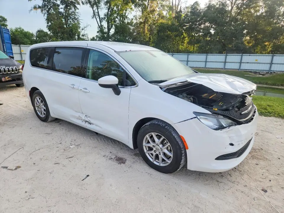2022 CHRYSLER VOYAGER LX  