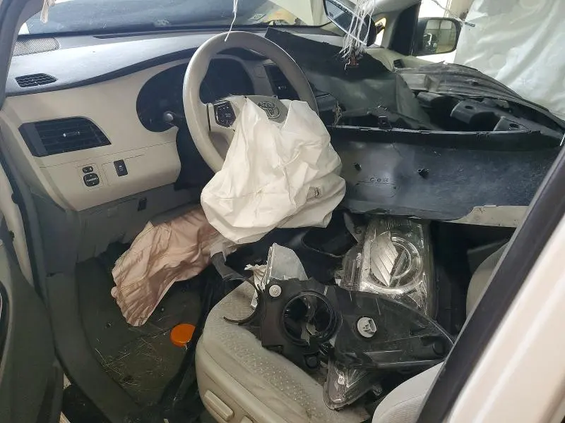 2011 TOYOTA SIENNA LE  