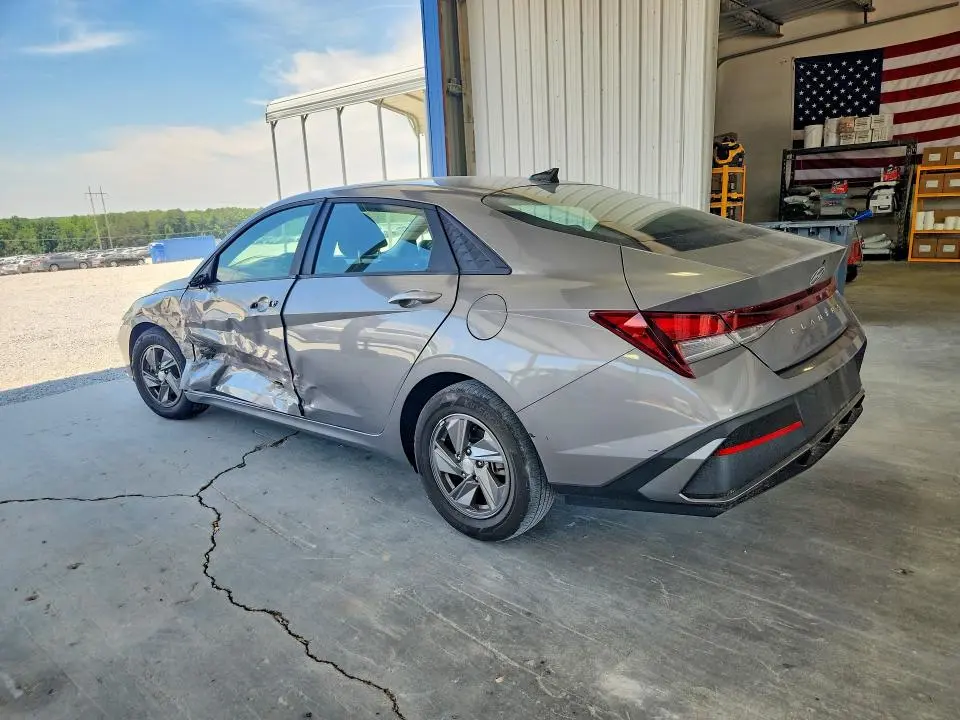 2024 HYUNDAI ELANTRA SE  