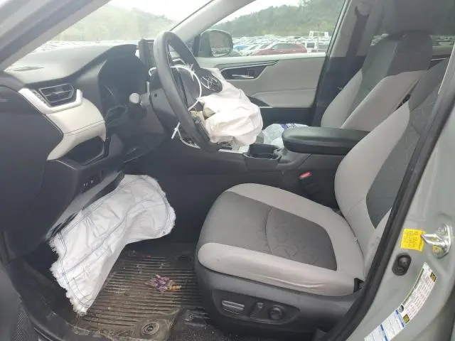 2021 TOYOTA RAV4 XLE  