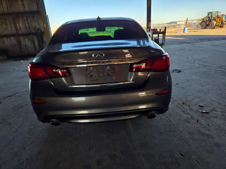 2017 INFINITI Q70 3.7  