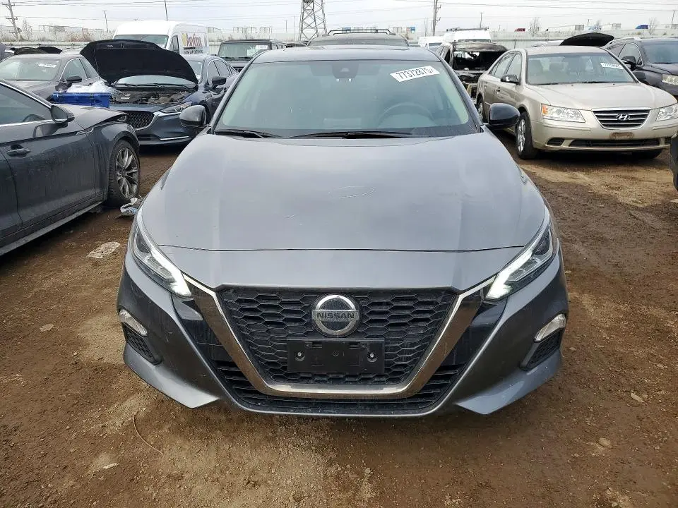 2021 NISSAN ALTIMA SR  