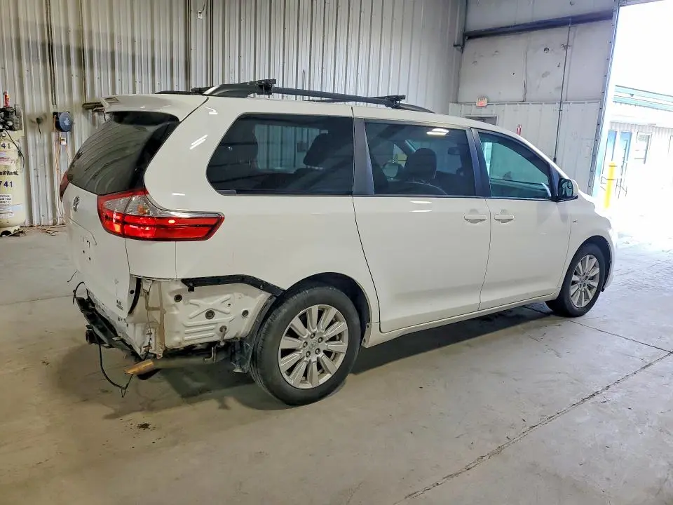 2017 TOYOTA SIENNA LE  