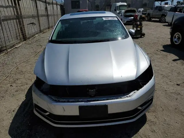 2017 VOLKSWAGEN PASSAT SE