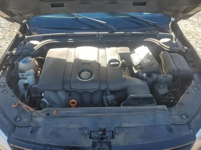 2011 VOLKSWAGEN JETTA SE  