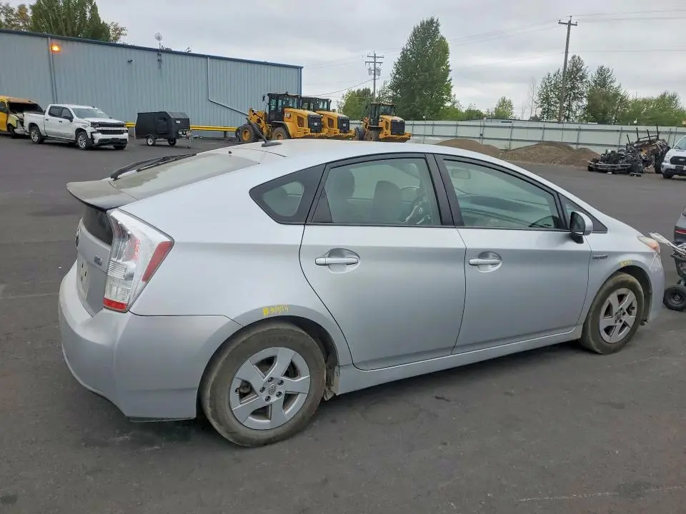 2010 TOYOTA PRIUS III  