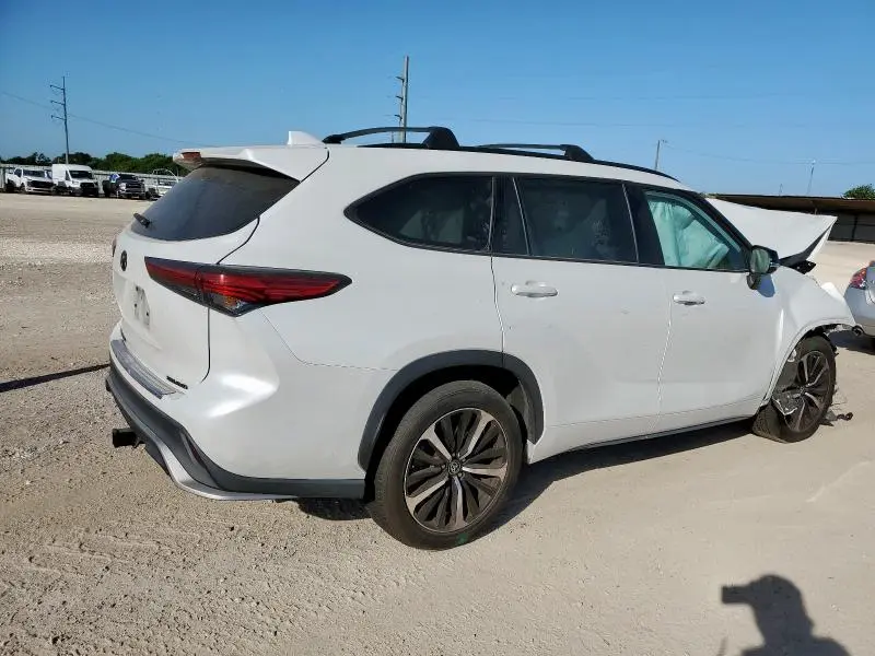 2022 TOYOTA HIGHLANDER XSE  