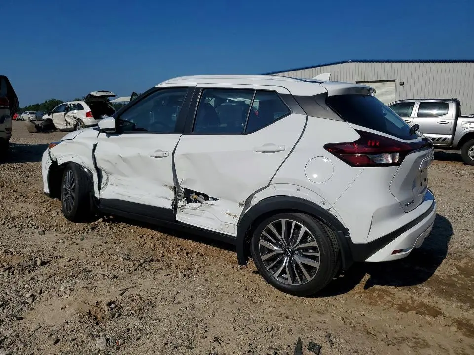 2022 NISSAN KICKS SV  