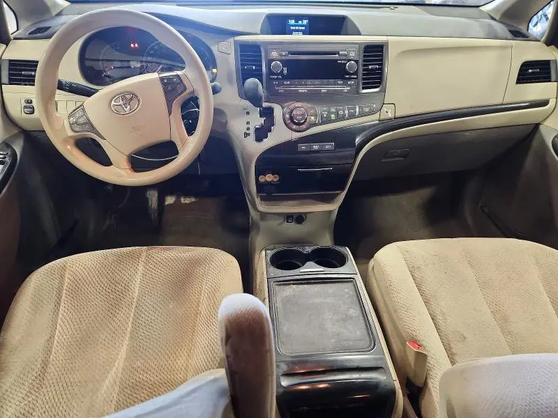 2014 TOYOTA SIENNA LE 8-PASSENGER  