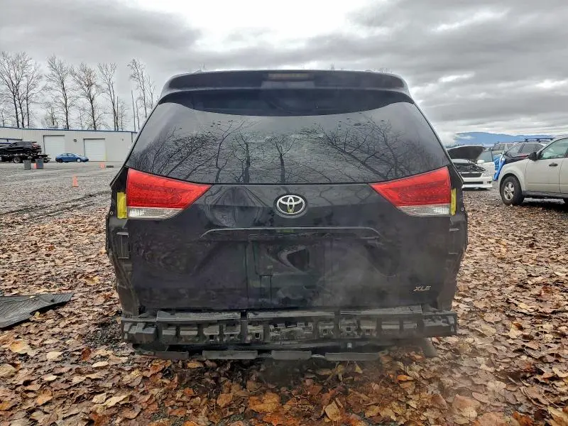 2014 TOYOTA SIENNA XLE  