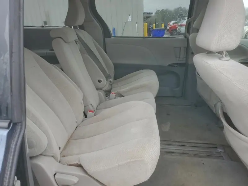 2014 TOYOTA SIENNA LE  