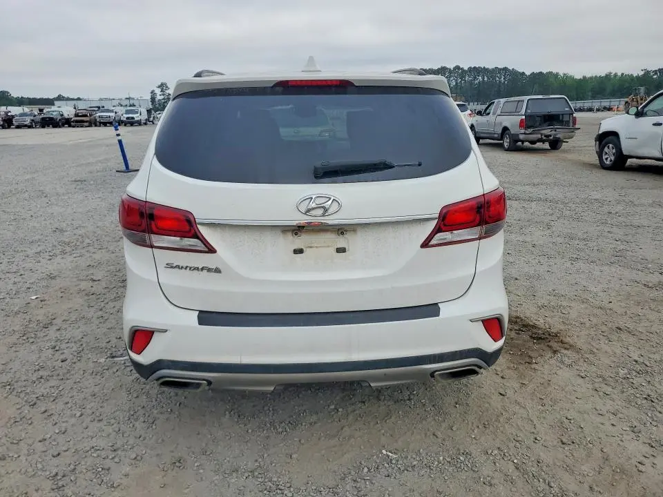 2017 HYUNDAI SANTA FE SE  