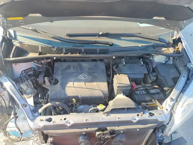 2013 TOYOTA SIENNA LE  