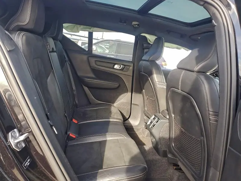 2020 VOLVO XC40 T5 R-DESIGN  