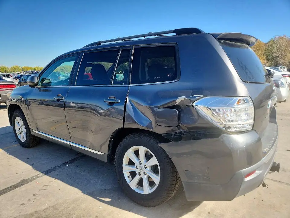 2011 TOYOTA HIGHLANDER SE  