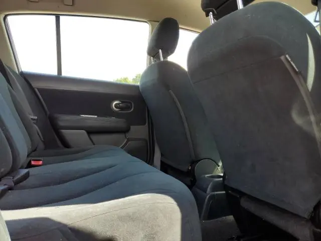 2010 NISSAN VERSA S  