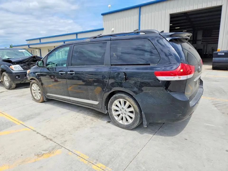 2011 TOYOTA SIENNA LIMITED 7-PASSENGER  
