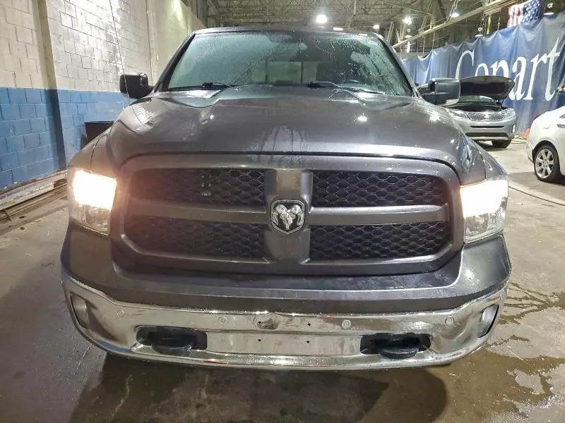 2016 RAM 1500 SLT  