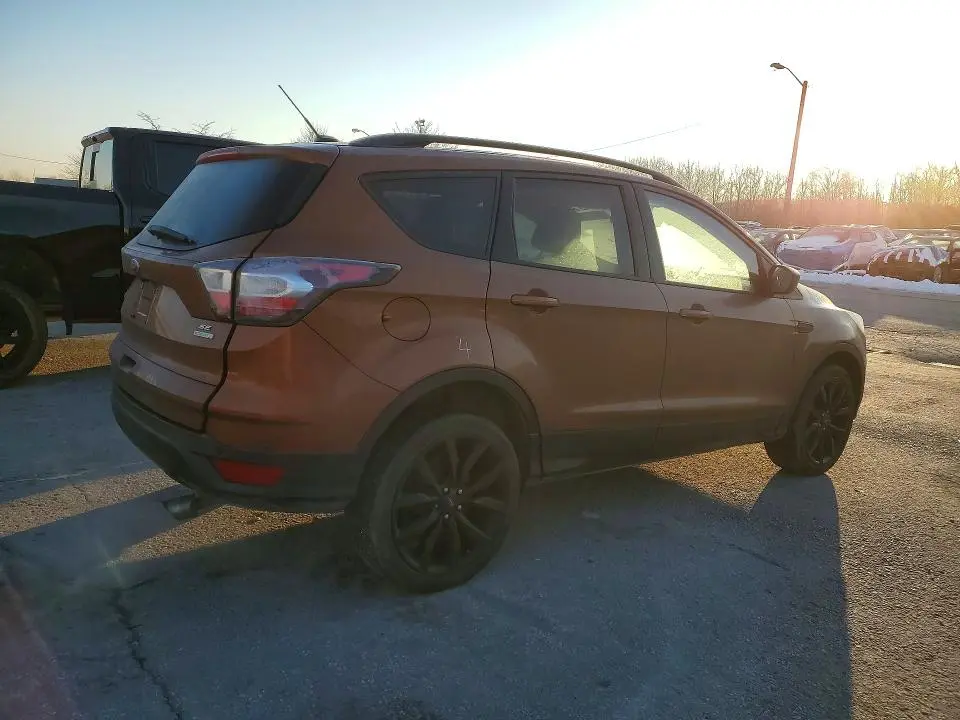 2017 FORD ESCAPE SE  