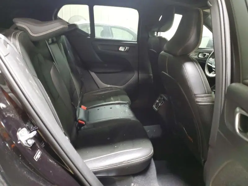 2020 VOLVO XC40 T5 R-DESIGN  