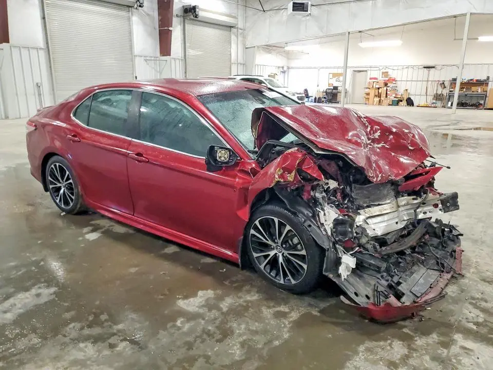 2018 TOYOTA CAMRY SE  