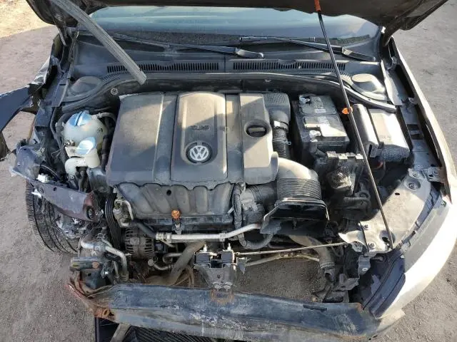 2011 VOLKSWAGEN JETTA SE  