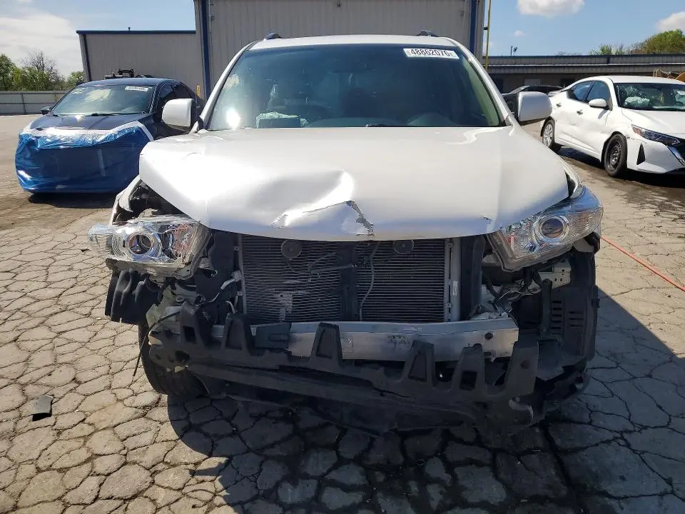 2013 TOYOTA HIGHLANDER SE  