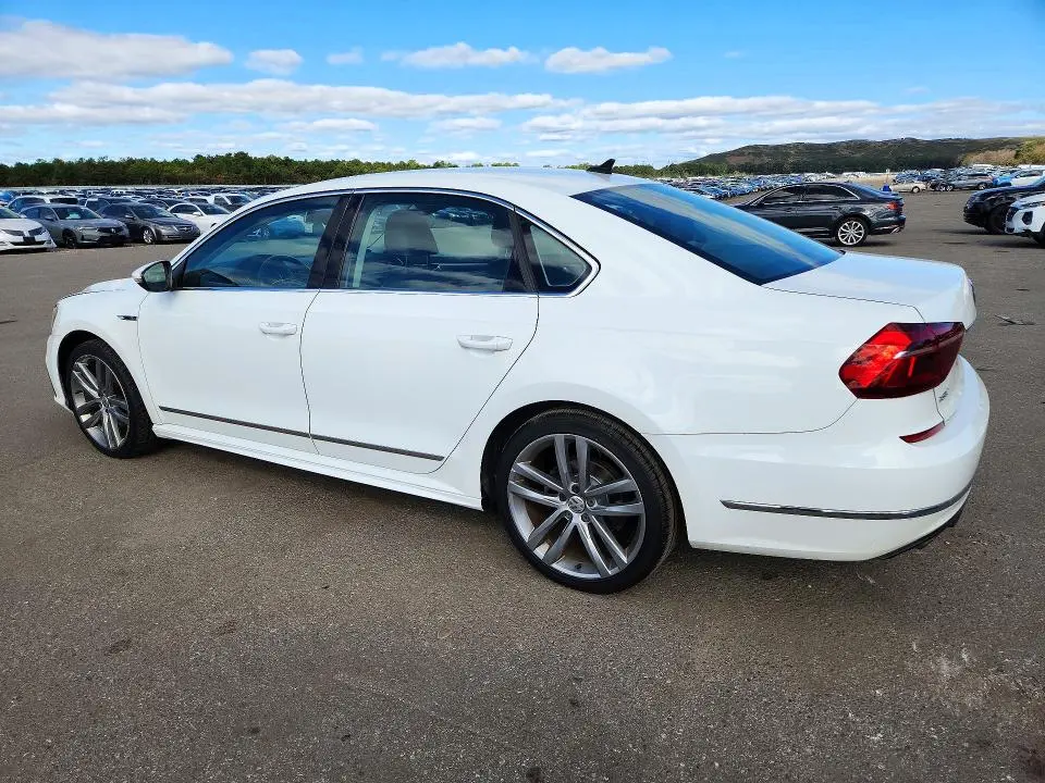 2017 VOLKSWAGEN PASSAT   