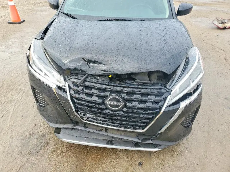 2022 NISSAN KICKS SV  