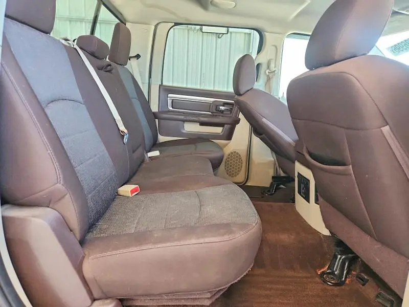 2016 RAM 1500 SLT  
