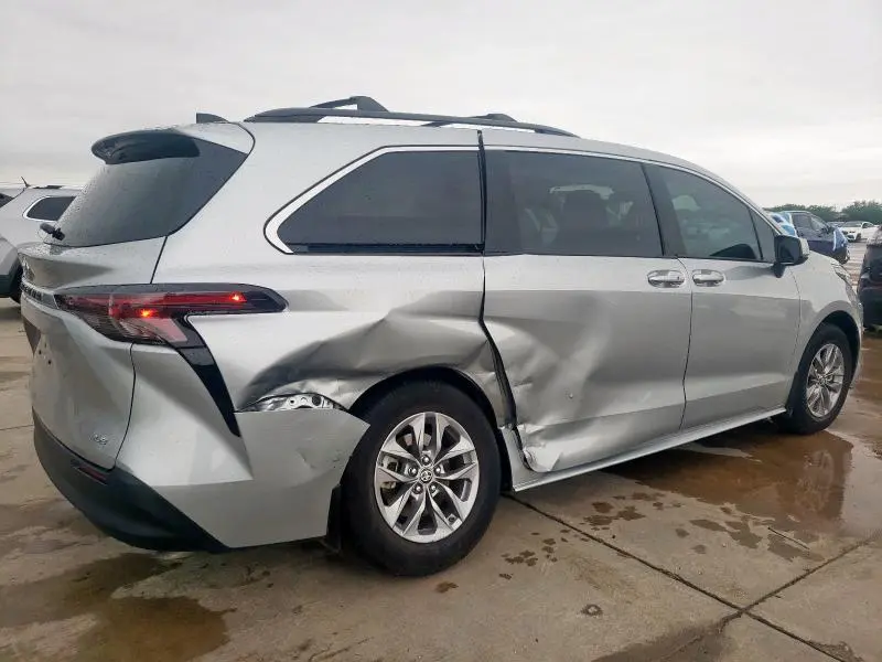 2025 TOYOTA SIENNA LE  