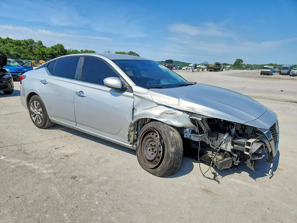 2021 NISSAN ALTIMA SV  