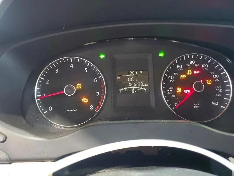 2013 VOLKSWAGEN JETTA SE  