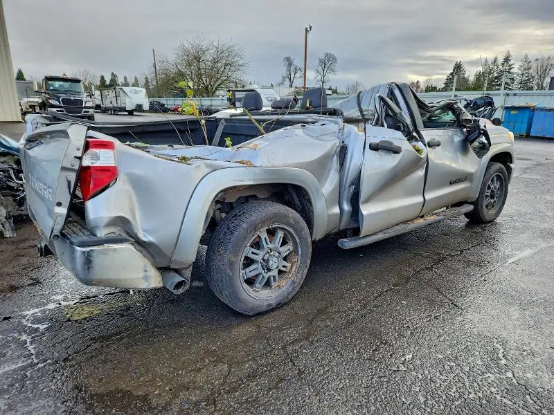 2016 TOYOTA TUNDRA CREWMAX SR5  