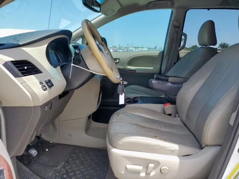 2012 TOYOTA SIENNA XLE  