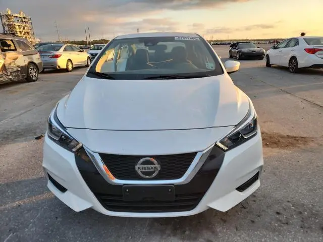 2022 NISSAN VERSA SV  