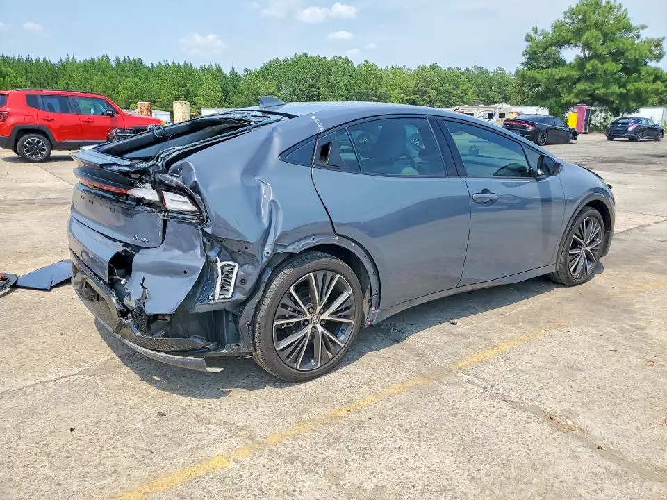 2025 TOYOTA PRIUS XLE  