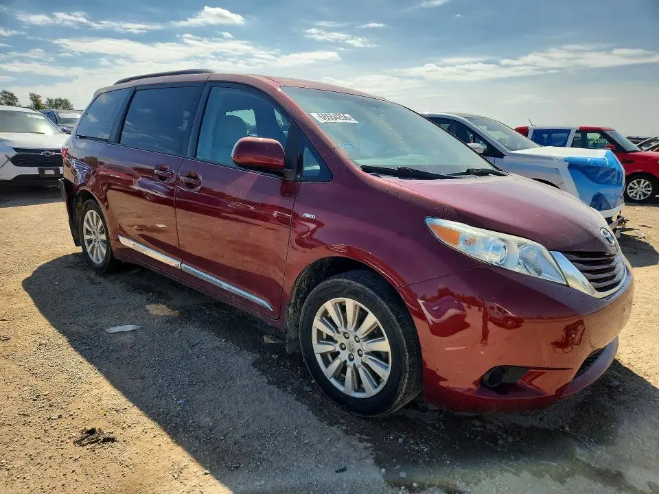 2017 TOYOTA SIENNA LE  