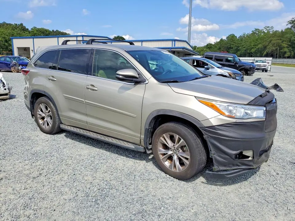 2016 TOYOTA HIGHLANDER LE PLUS  